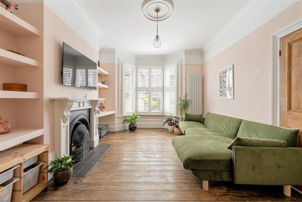 Property photo 2 of 41 Cecil Road, E13