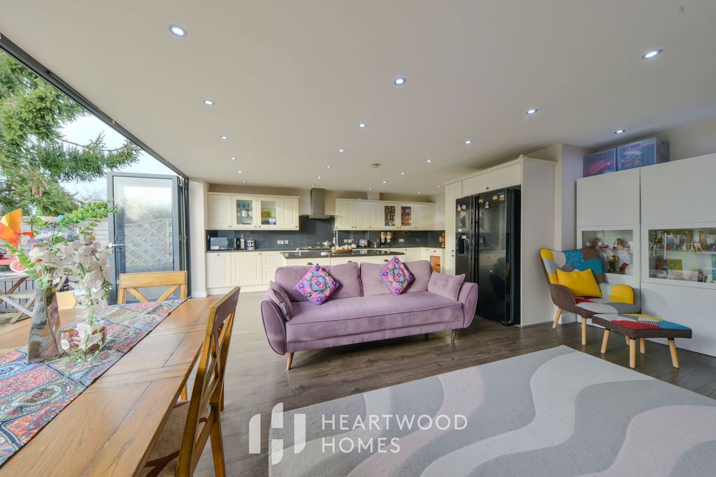 Property photo 2 of 34