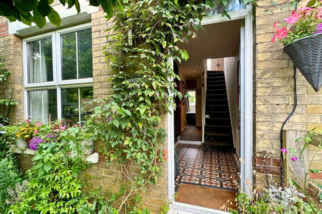 Property photo 1 of 21