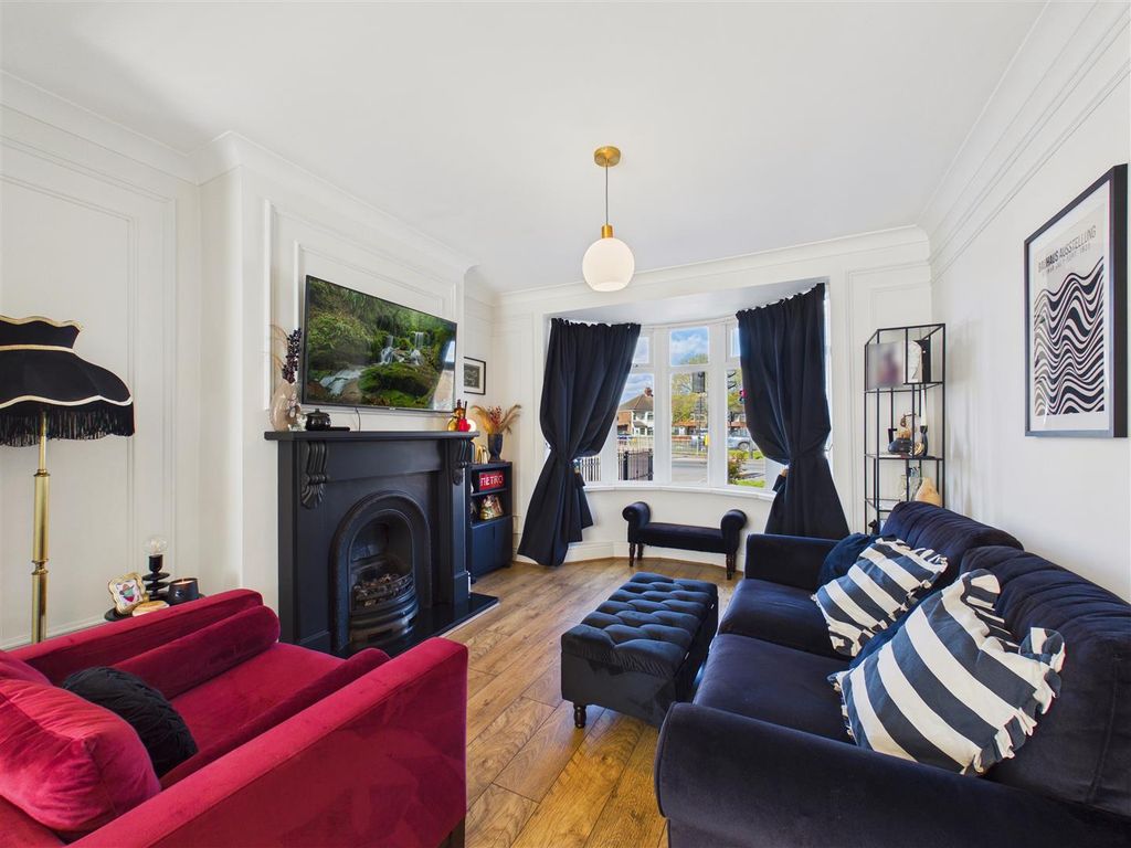 Property photo 3 of 10 Lounge