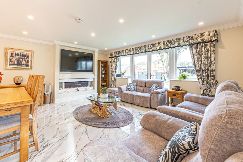 Property photo 2 of 31