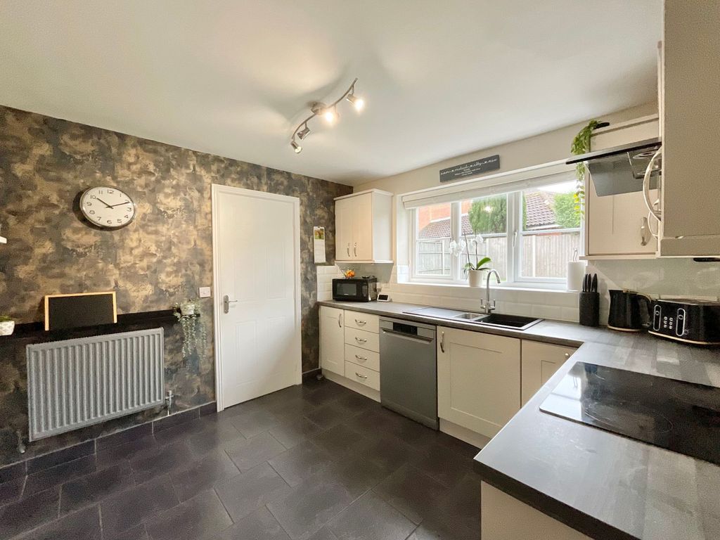 Property photo 3 of 28