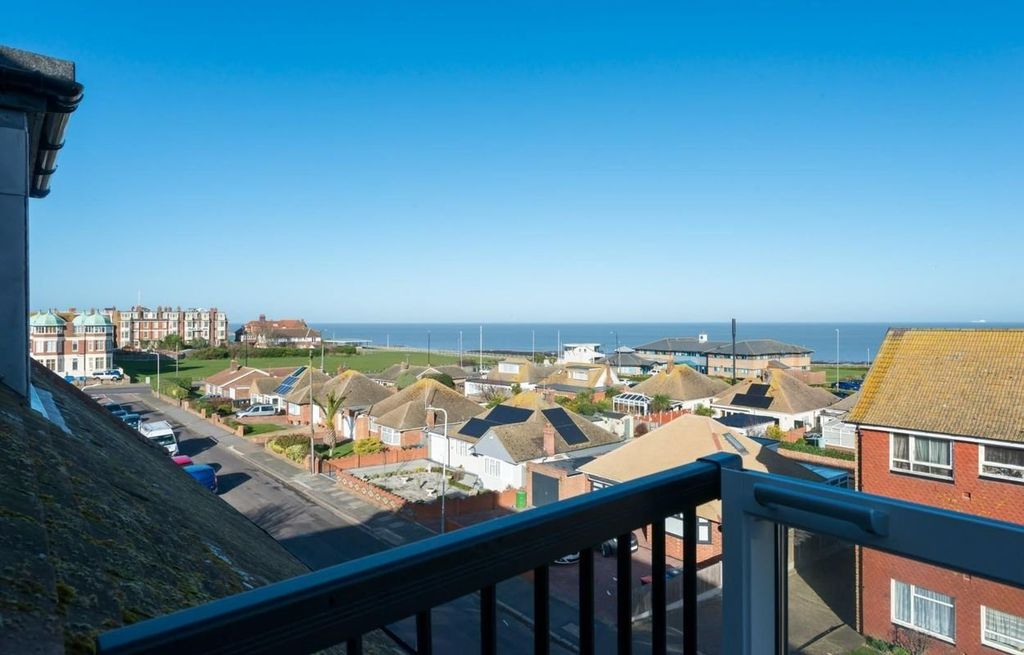 Property photo 3 of 8 Picture 3