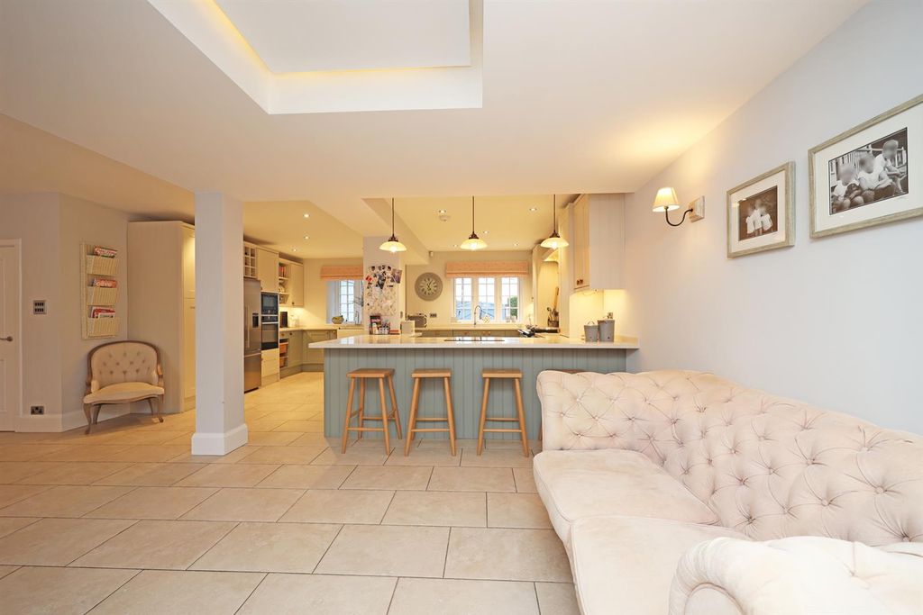 Property photo 2 of 41
