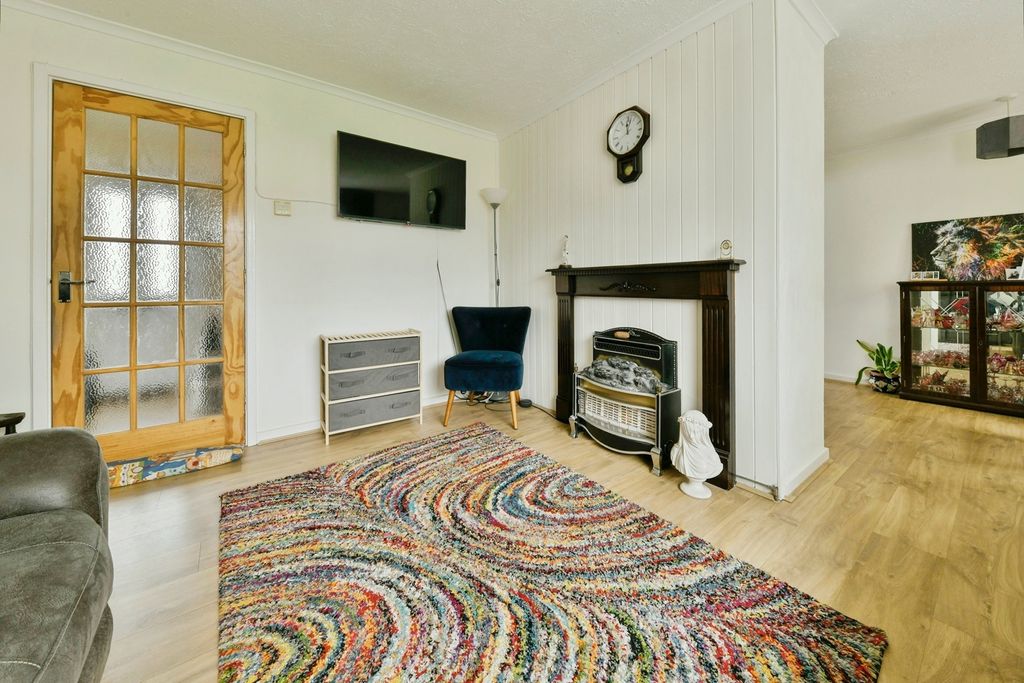 Property photo 3 of 21 Lounge