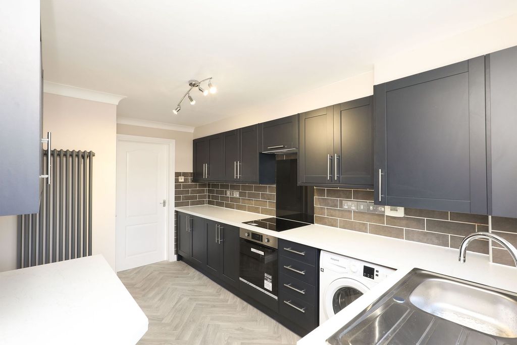 Property photo 2 of 27