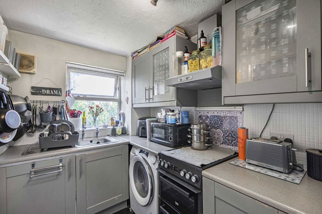 Property photo 3 of 4