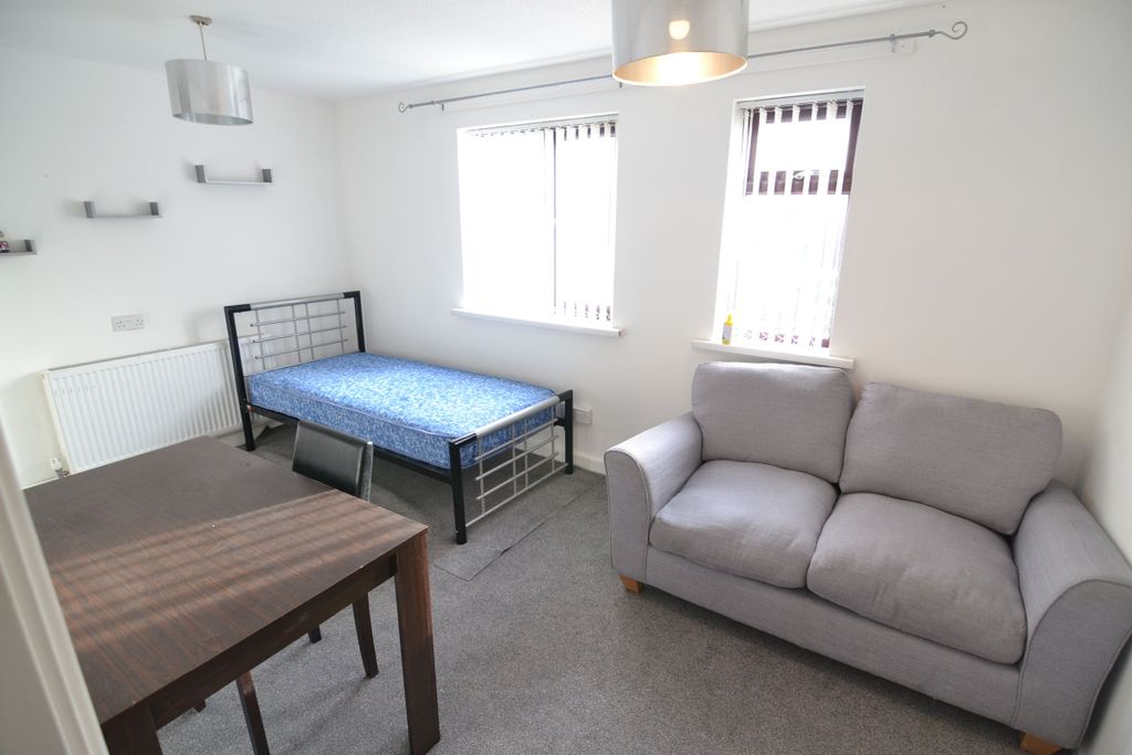 Property photo 2 of 6