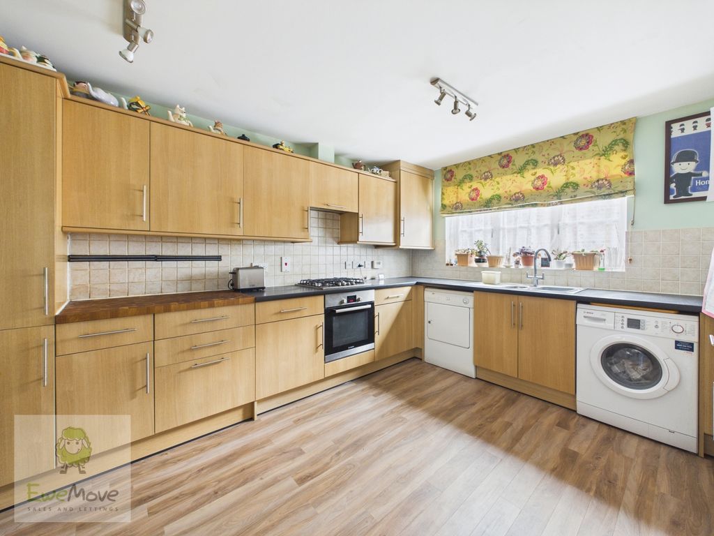 Property photo 3 of 29 Kitchen