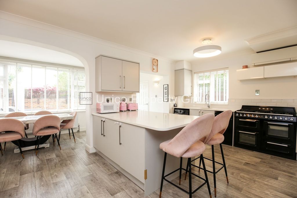 Property photo 2 of 28