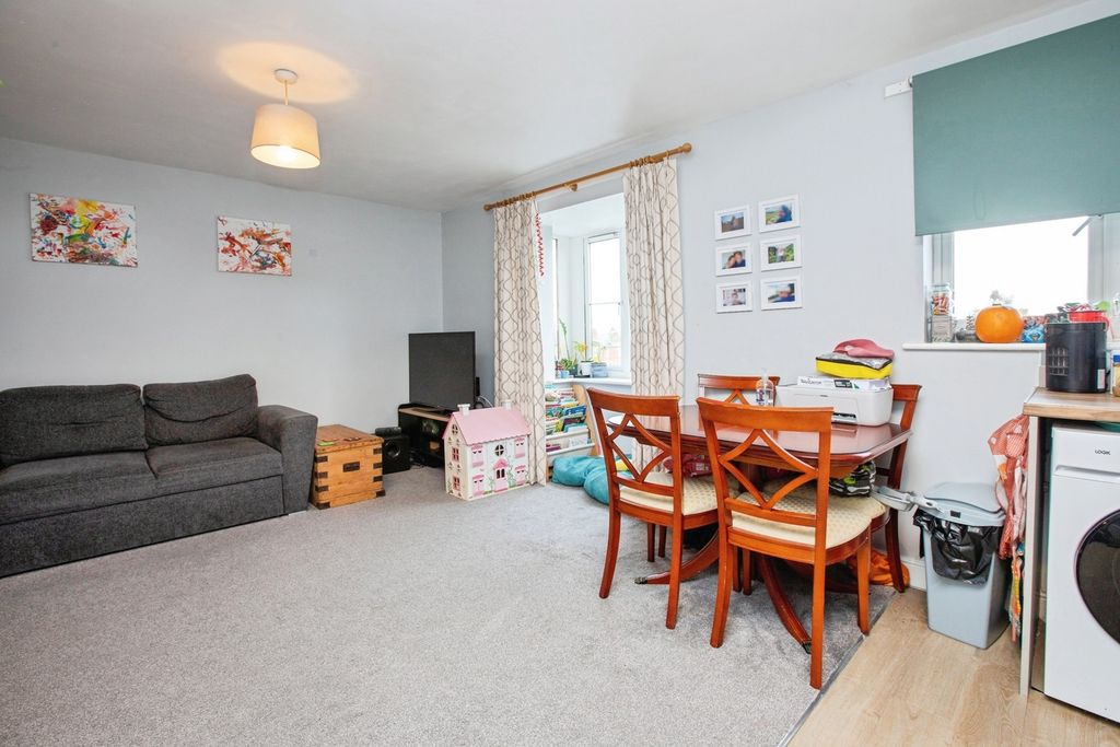 Property photo 3 of 12 Pbox-Img.Jpg