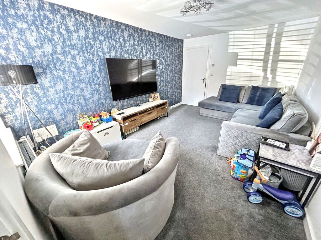 Property photo 3 of 19