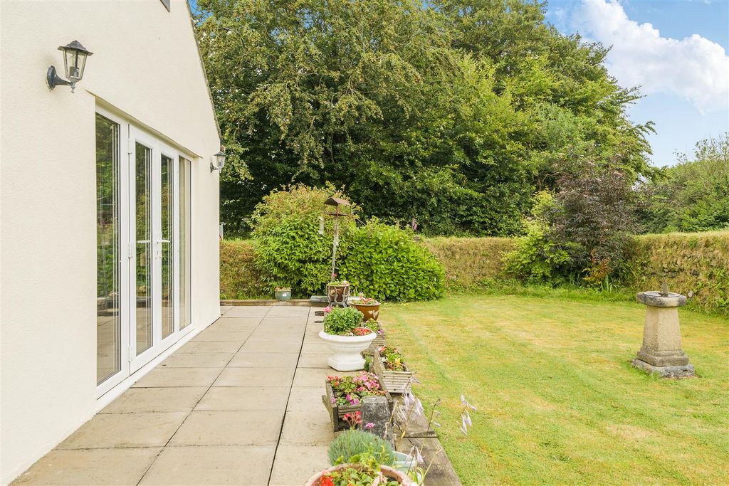 Property photo 3 of 35