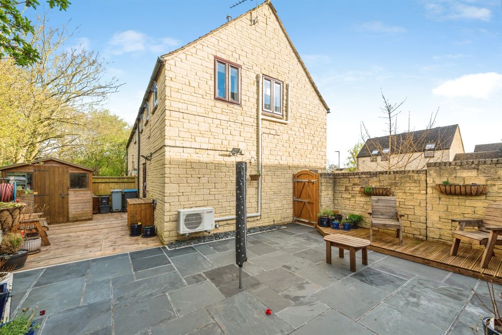 Property photo 2 of 21