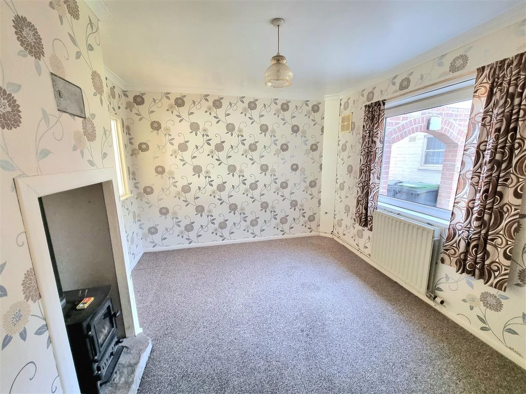 Property photo 3 of 21 Dining Room