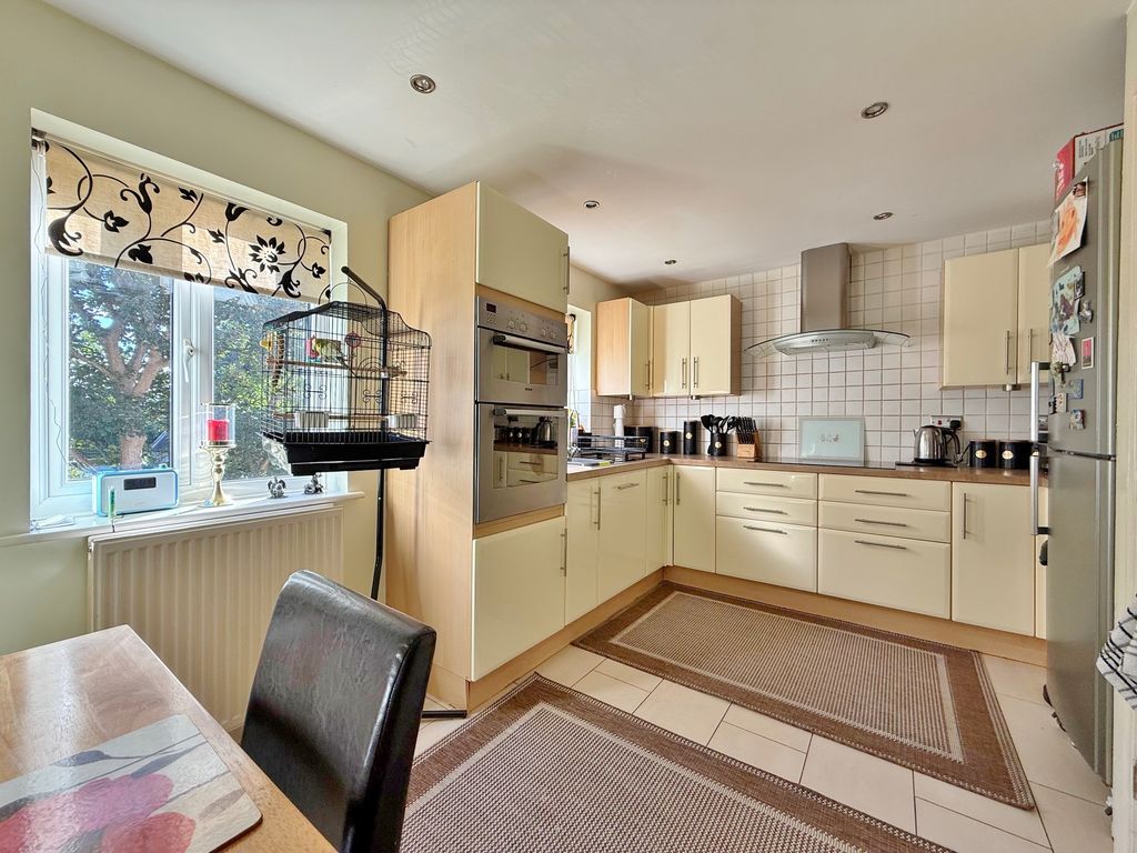 Property photo 2 of 20 Kitchen