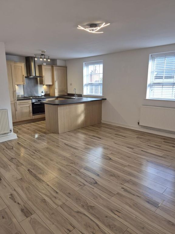Property photo 3 of 18 Kitchen