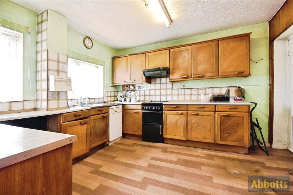 Property photo 3 of 17 Picture No. 30