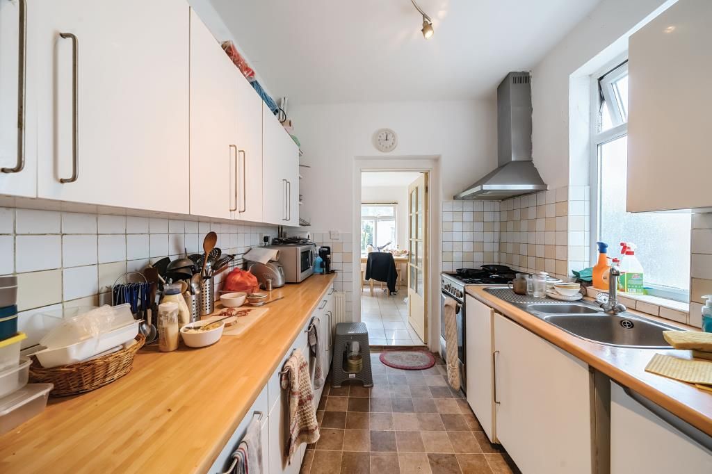 Property photo 3 of 12 Kitchen