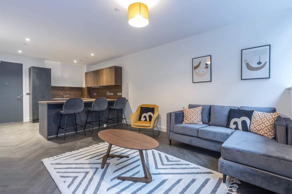 Property photo 1 of 14 Lounge