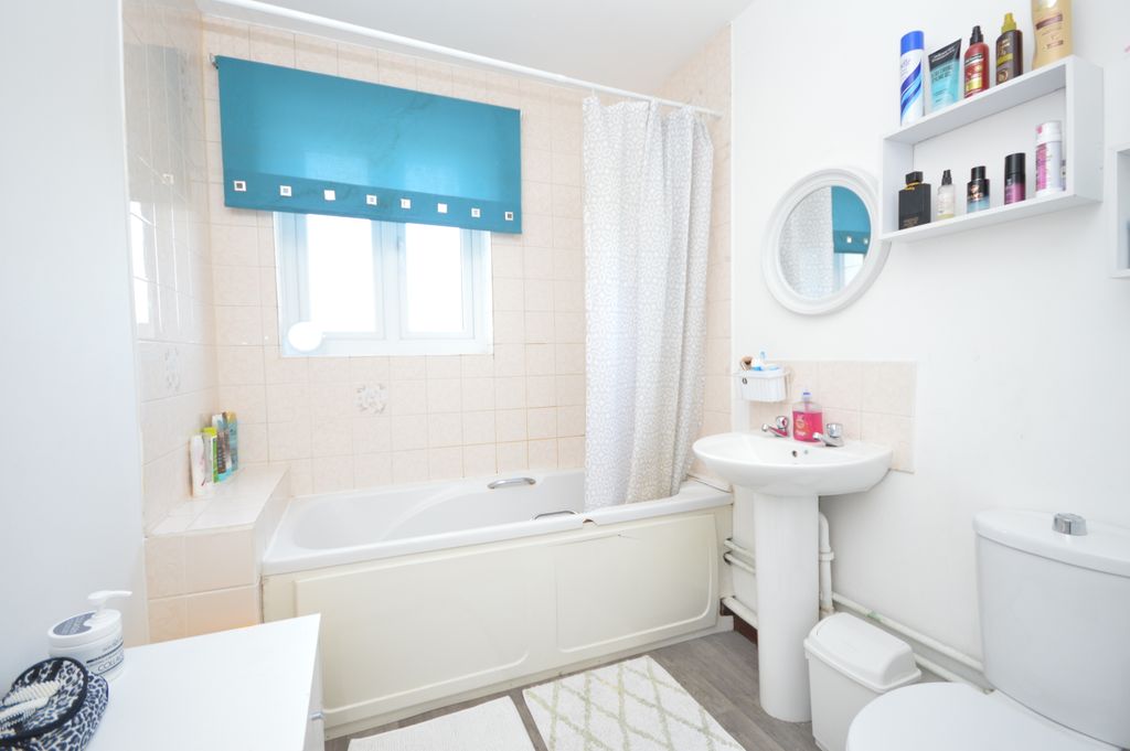 Property photo 3 of 8 Bathroom