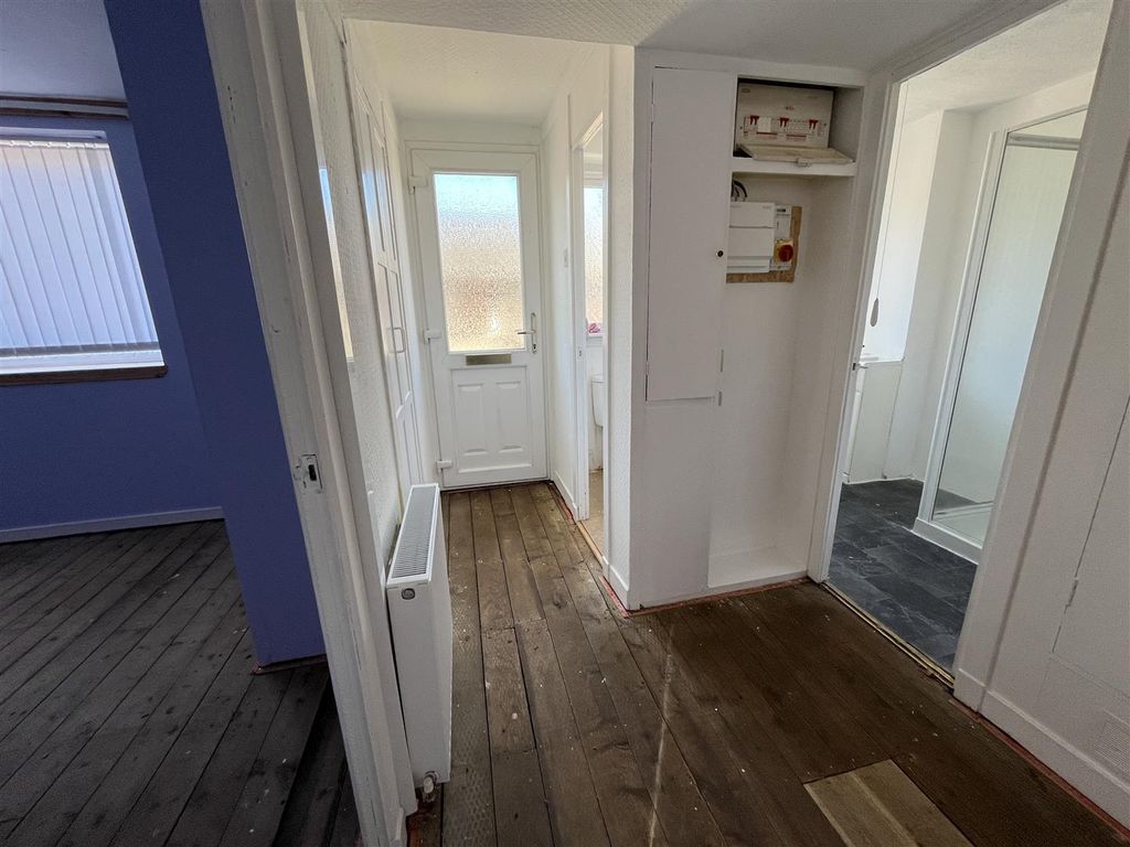 Property photo 3 of 13 Entrance Hallway