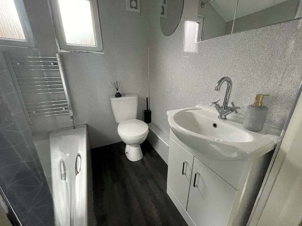 Property photo 3 of 14 Bathroom Porthcawl Cf36