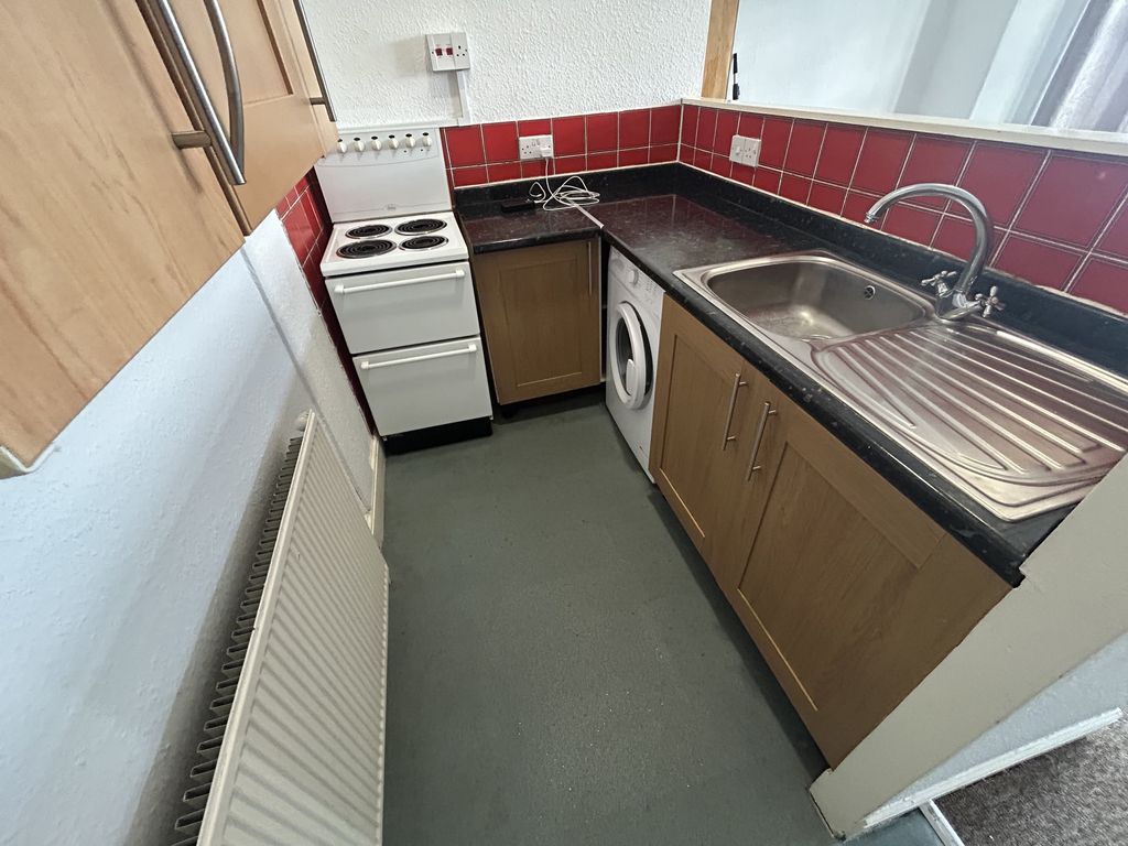 Property photo 3 of 6 Kitchen 1