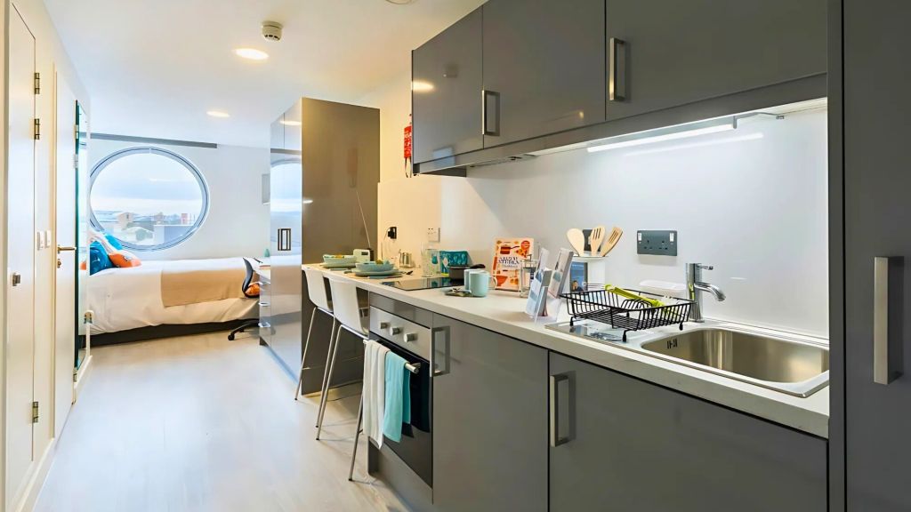 Property photo 2 of 9 Kitchen