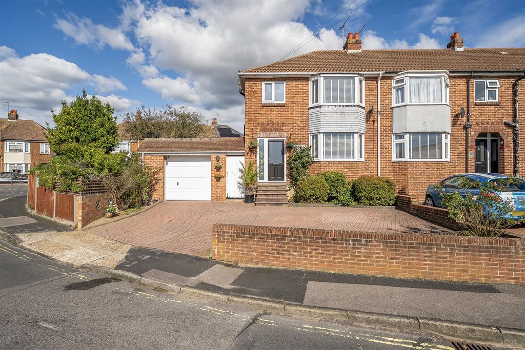 Property photo 1 of 18 Front