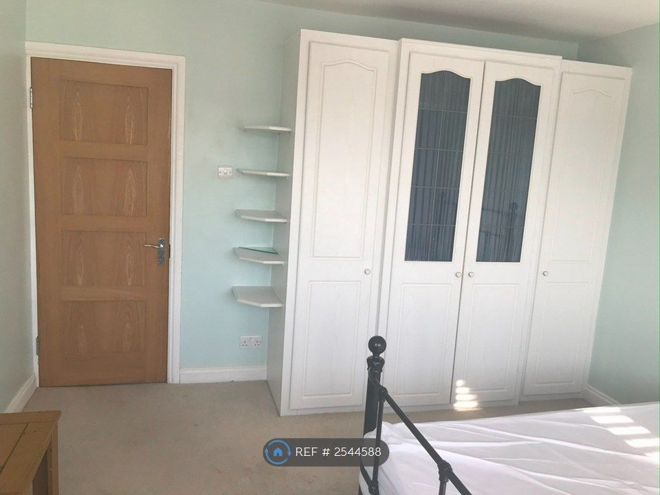 Property photo 2 of 5 Bedroom 1B