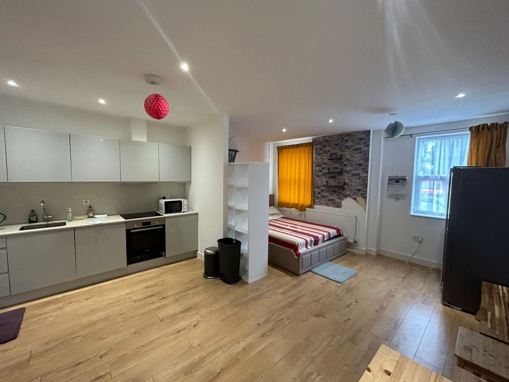 Property photo 3 of 6 Gallery