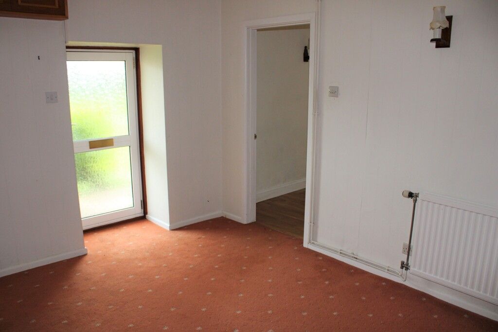 Property photo 3 of 18 Entrance Hallway