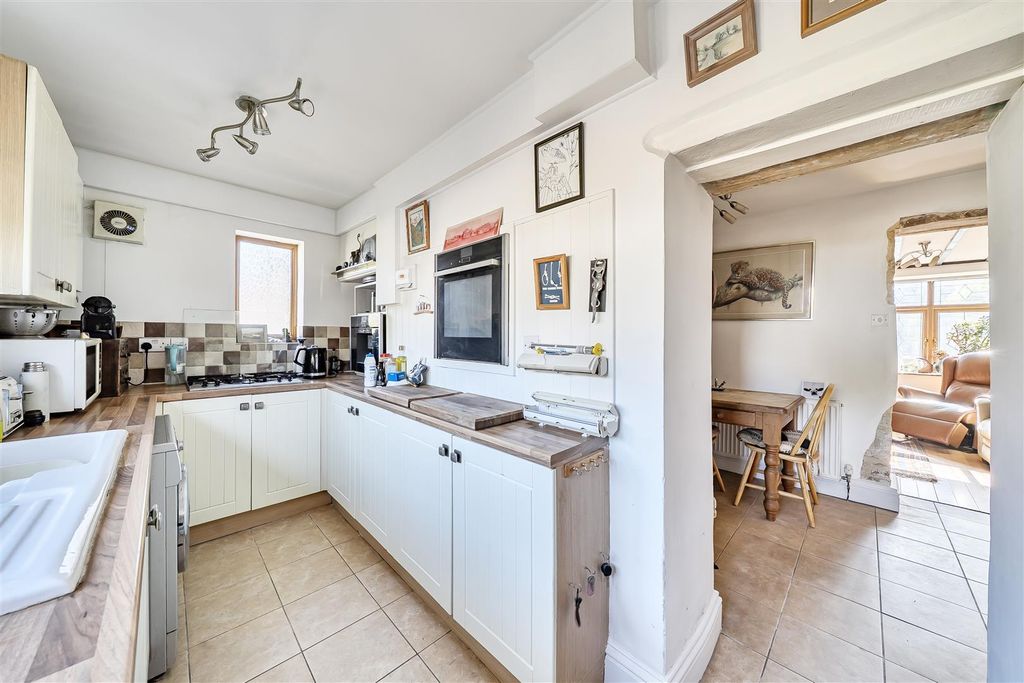 Property photo 3 of 14 Kitchen
