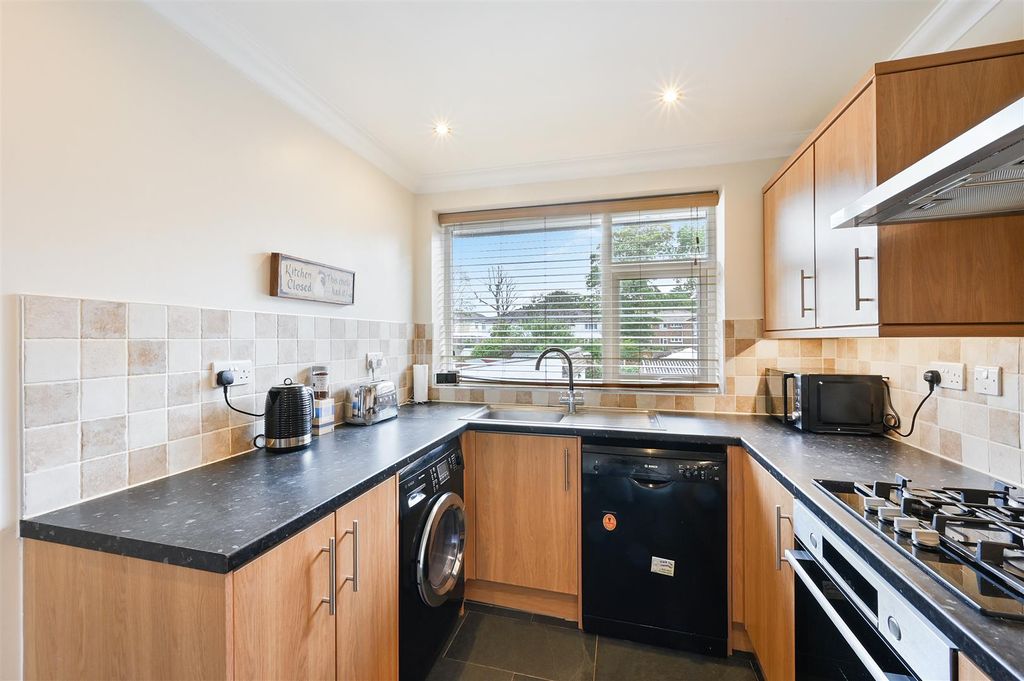 Property photo 3 of 16 Courtlands Crescent,45 - (5).Jpg