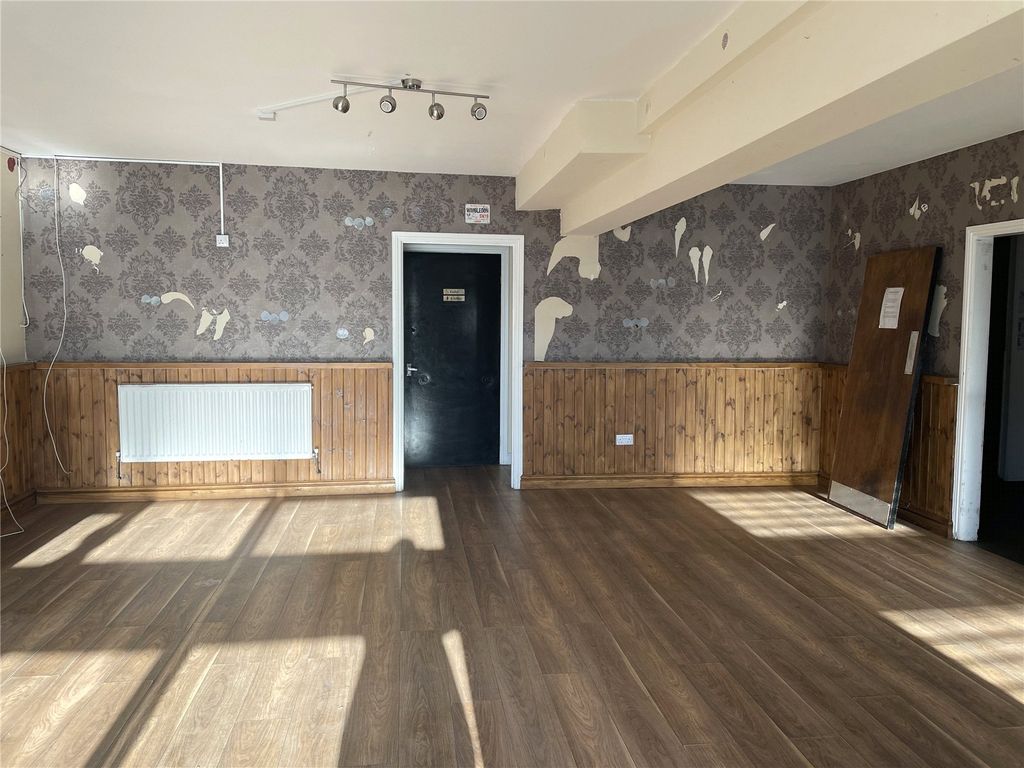 Property photo 2 of 6 Picture No. 10