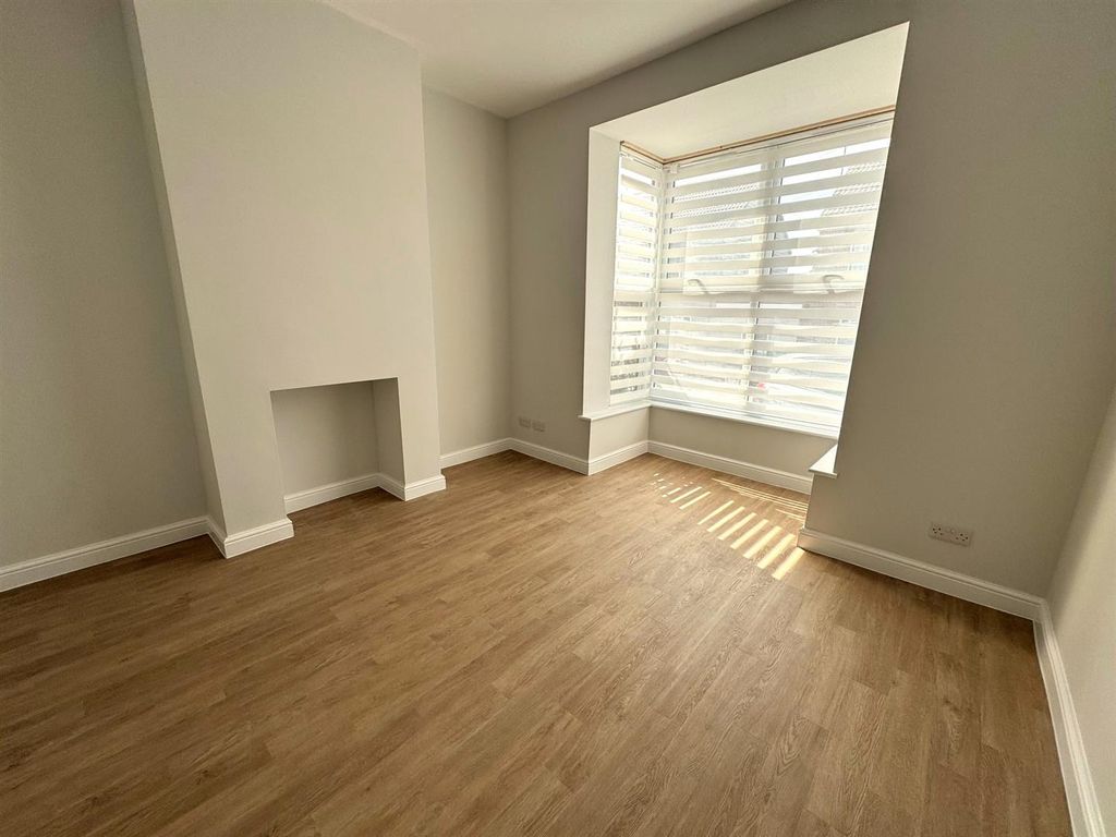 Property photo 2 of 11 Living Room.Jpg
