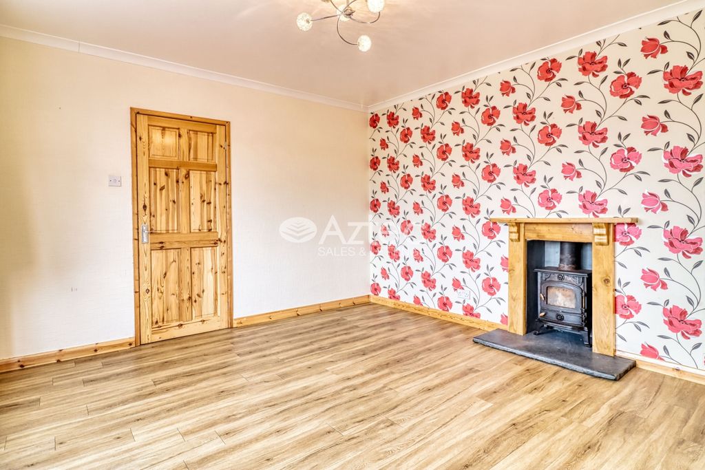 Property photo 3 of 16 Lounge