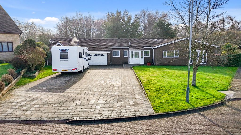 Property photo 2 of 31