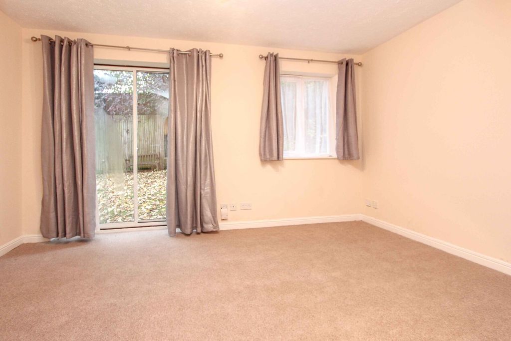 Property photo 2 of 10 Photo 02