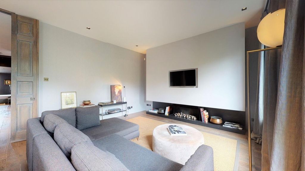 Property photo 2 of 23 Bb.Jpg