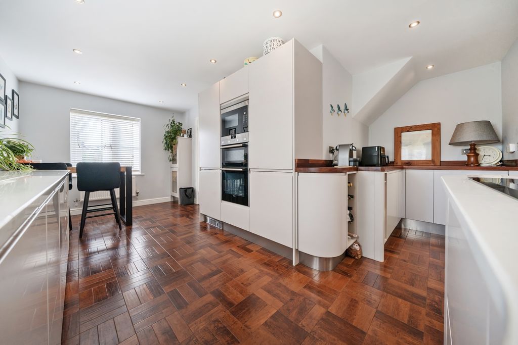 Property photo 2 of 19 1354491-12-68cd7863Dcd36