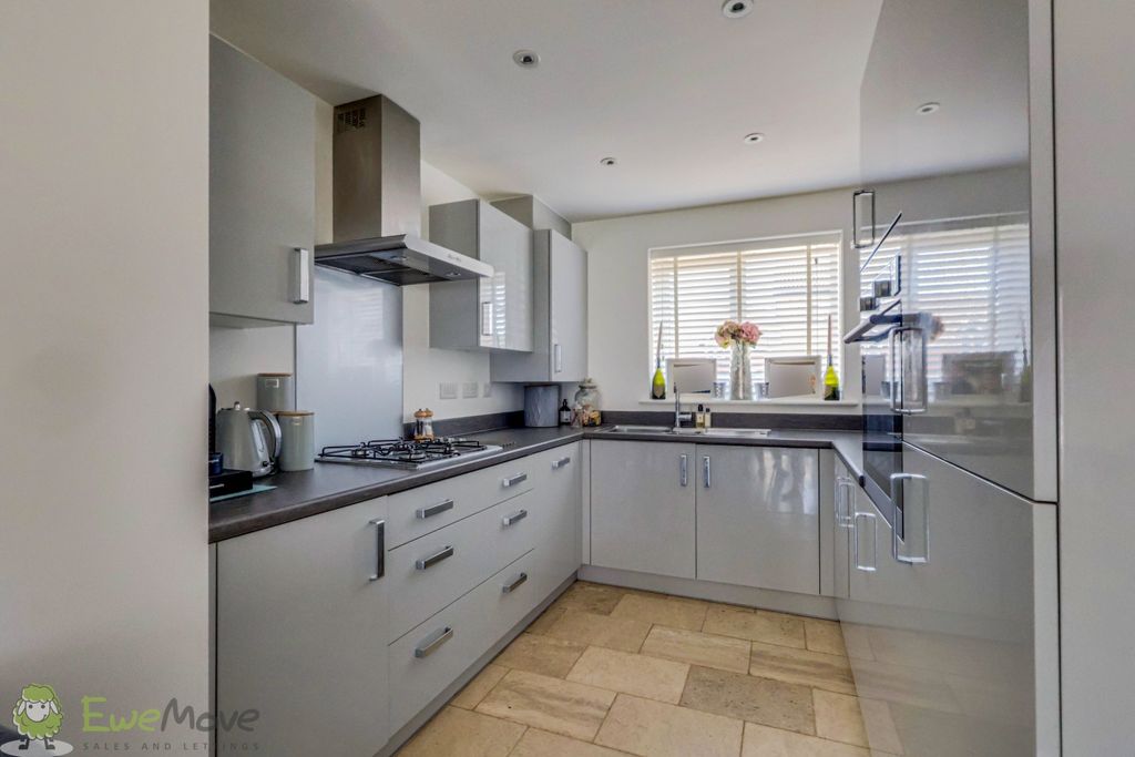 Property photo 3 of 16 Kitchen
