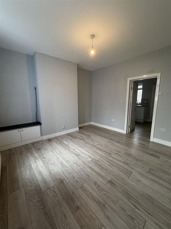 Property photo 3 of 13 782682d3-A33F-4B7F-Af02-9Cf183F2Bedb.Jpg