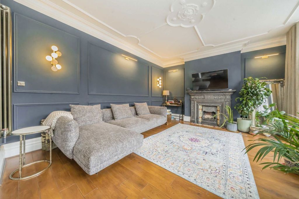 Property photo 3 of 11