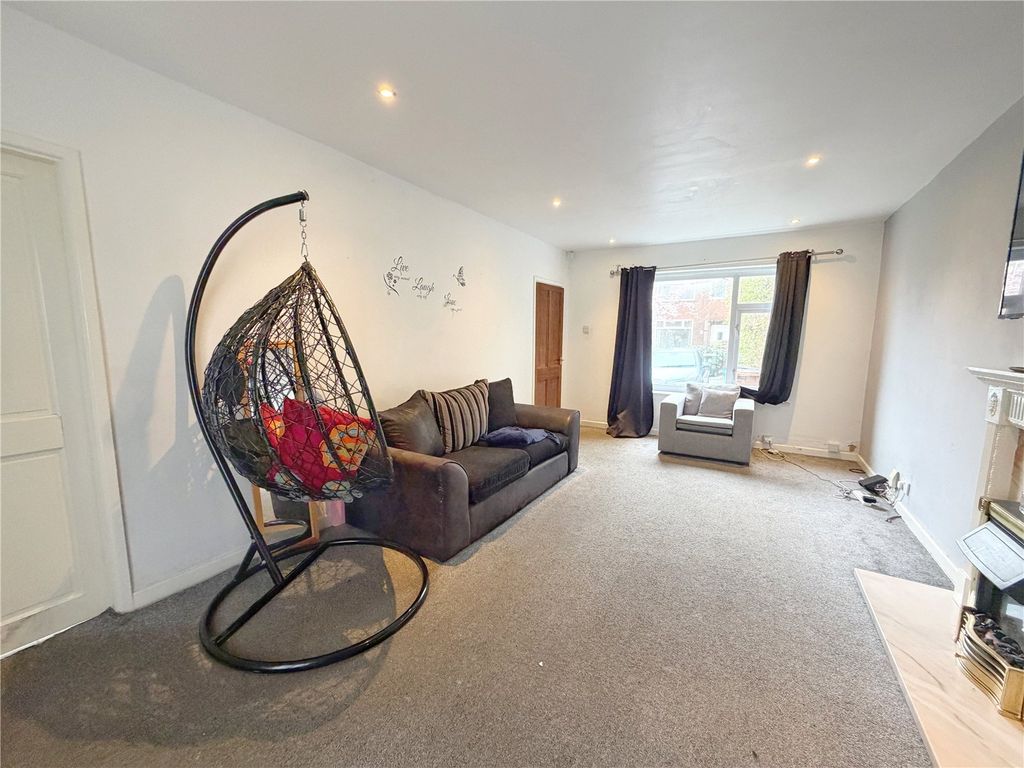 Property photo 2 of 16 Picture No. 11