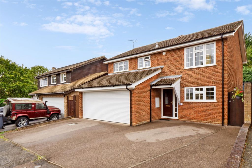Property photo 1 of 19 Driveway