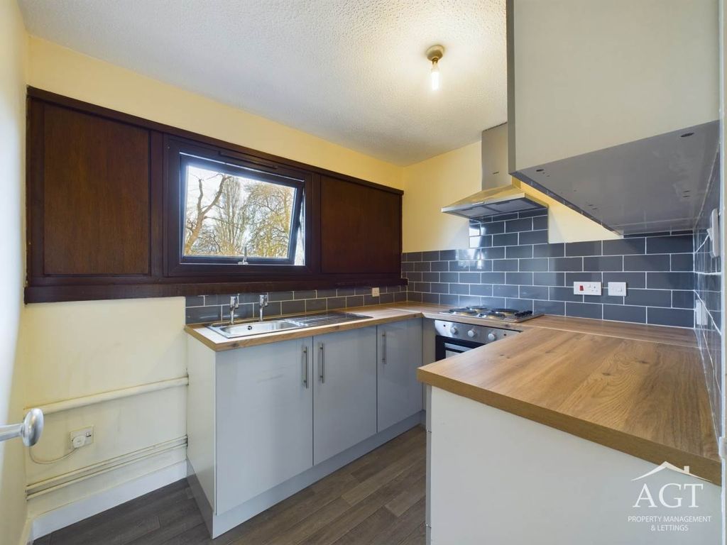 Property photo 2 of 6 Kitchen