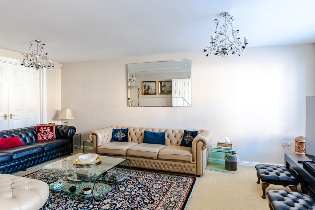 Property photo 2 of 30 Lounge1