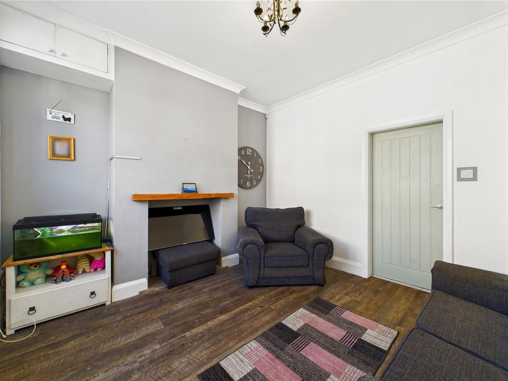 Property photo 3 of 13 Lounge